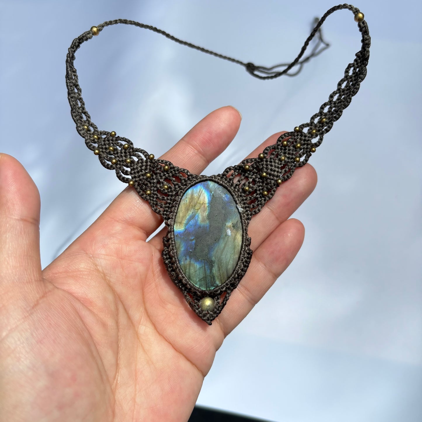 M24119 - Macrame labradorite necklace