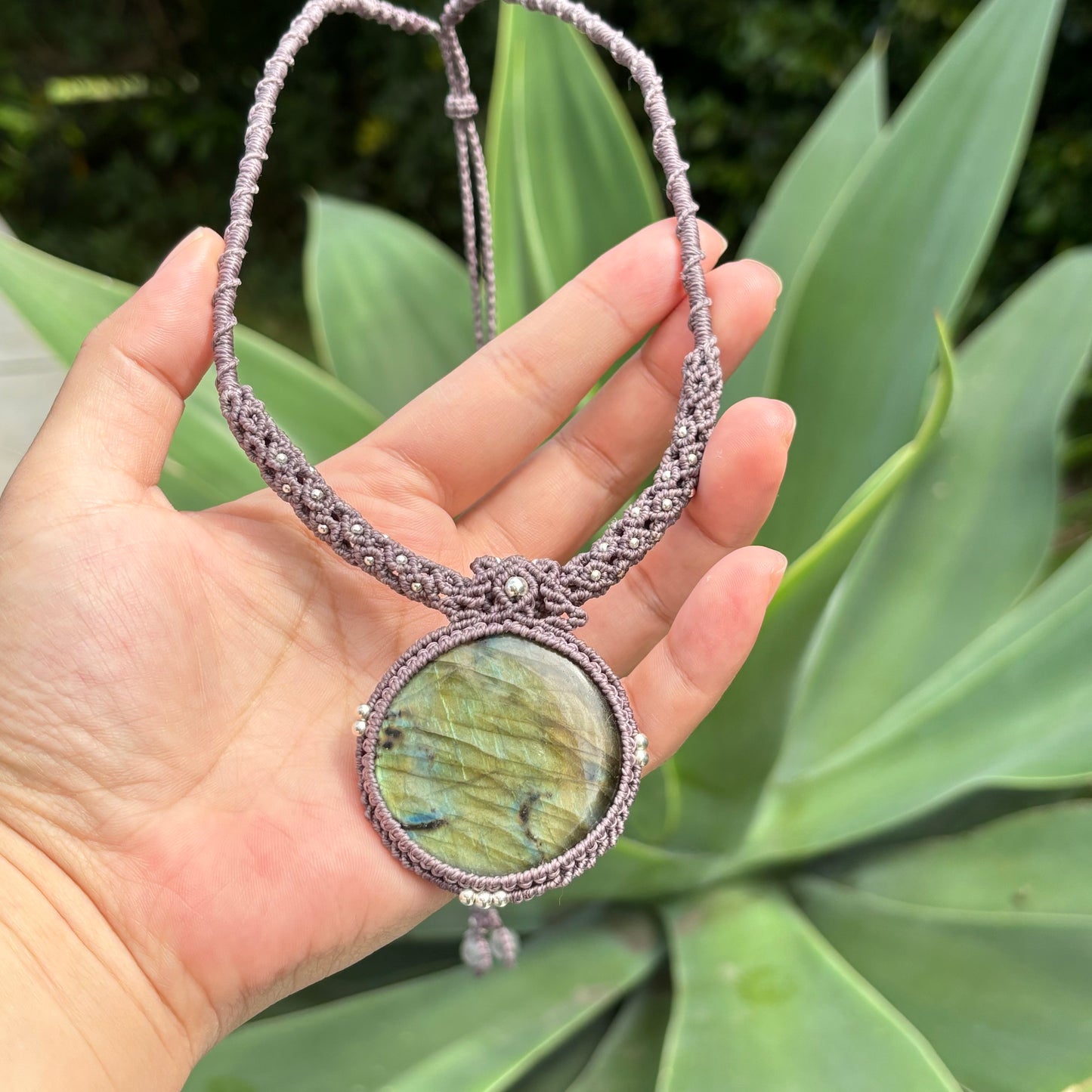 M24116 - Macrame labradorite necklace