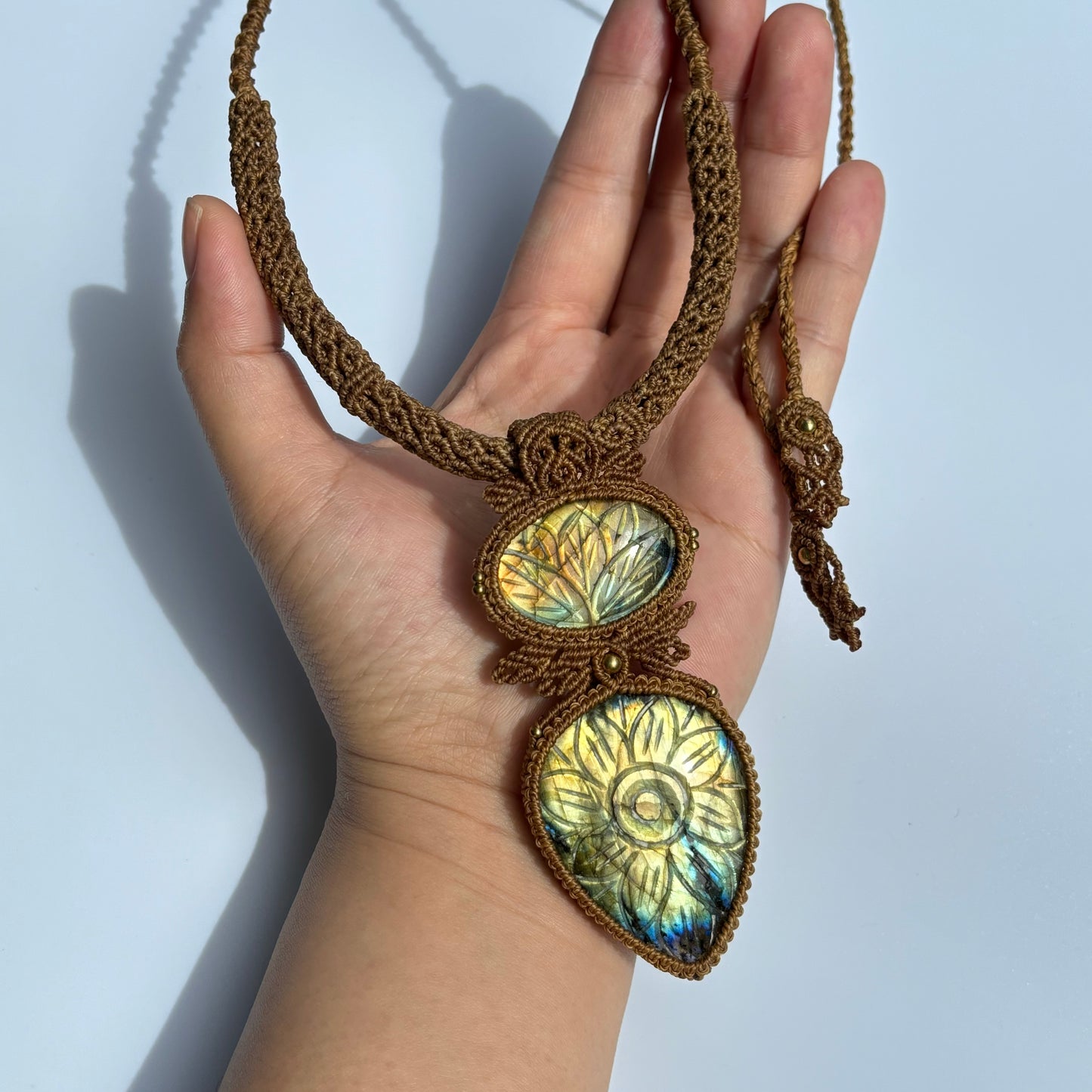 M24117 - Macrame labradorite necklace