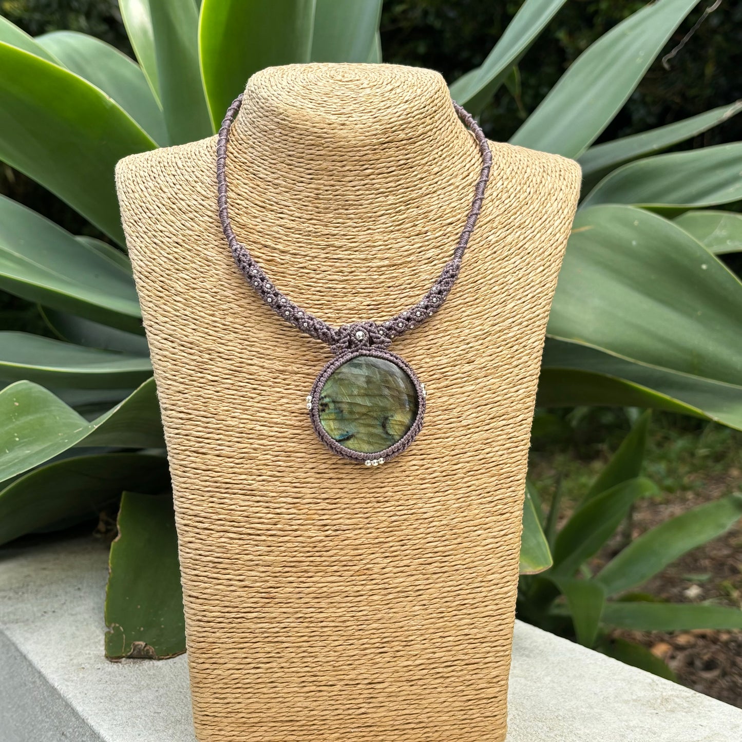 M24116 - Macrame labradorite necklace