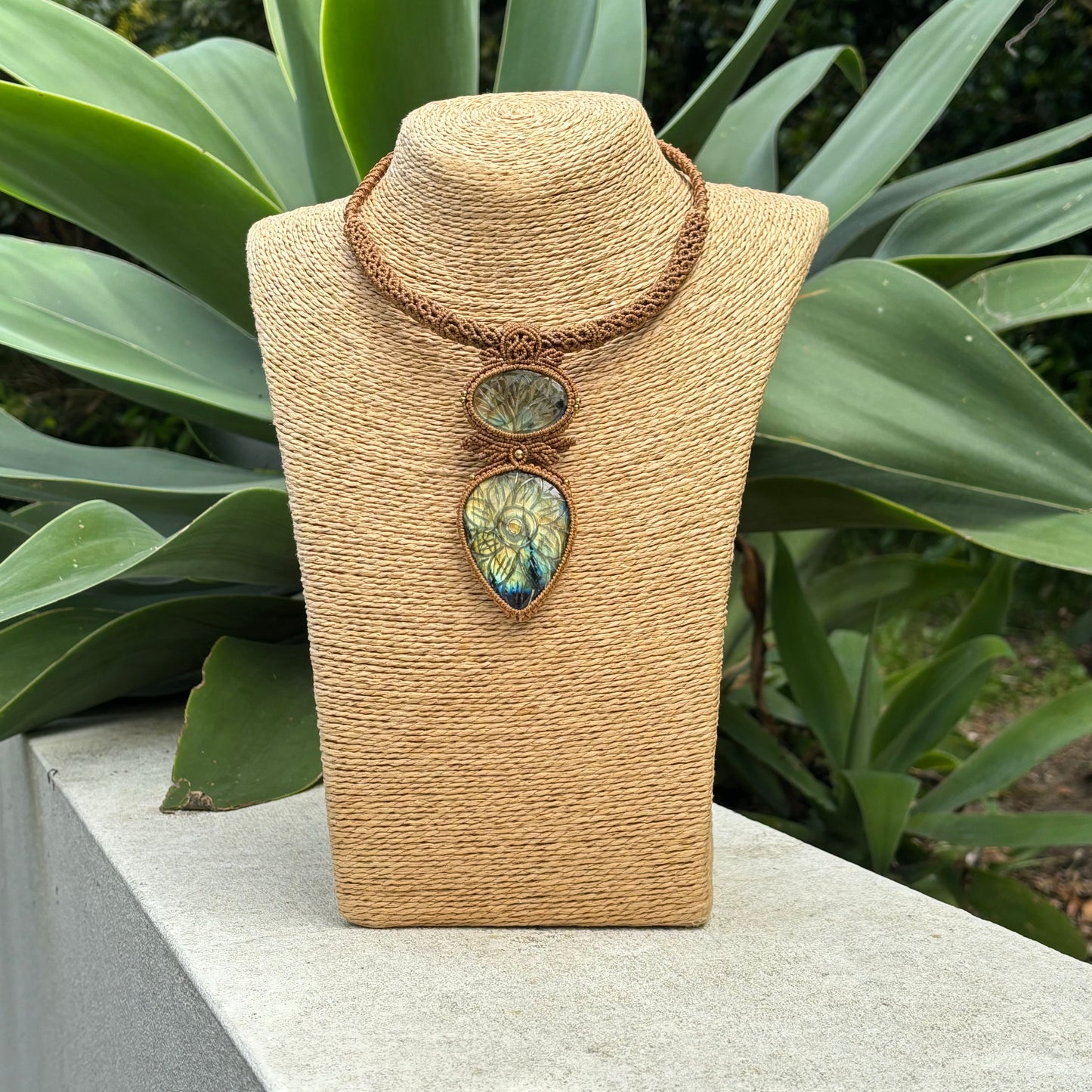 M24117 - Macrame labradorite necklace