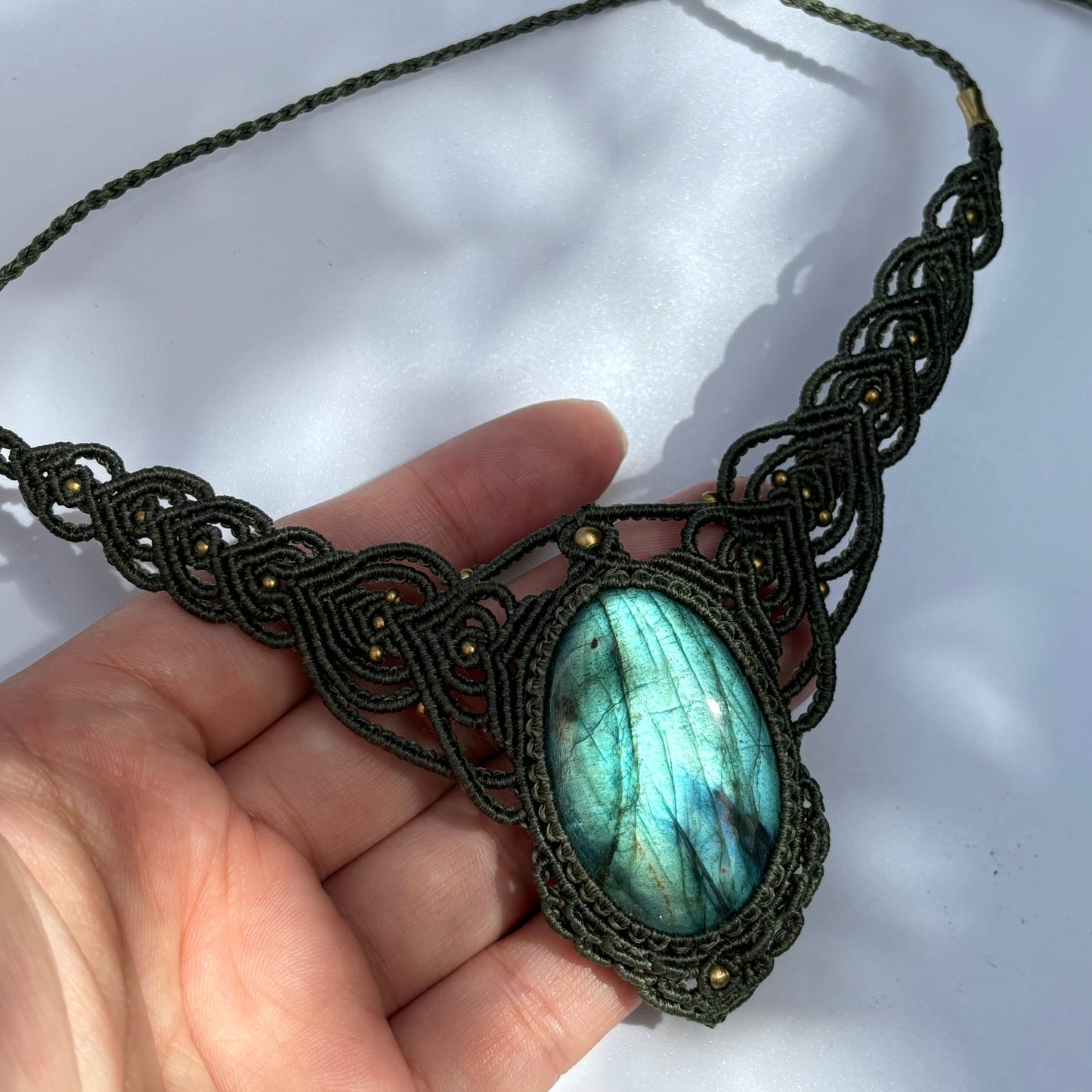 M24118 - Macrame labradorite necklace