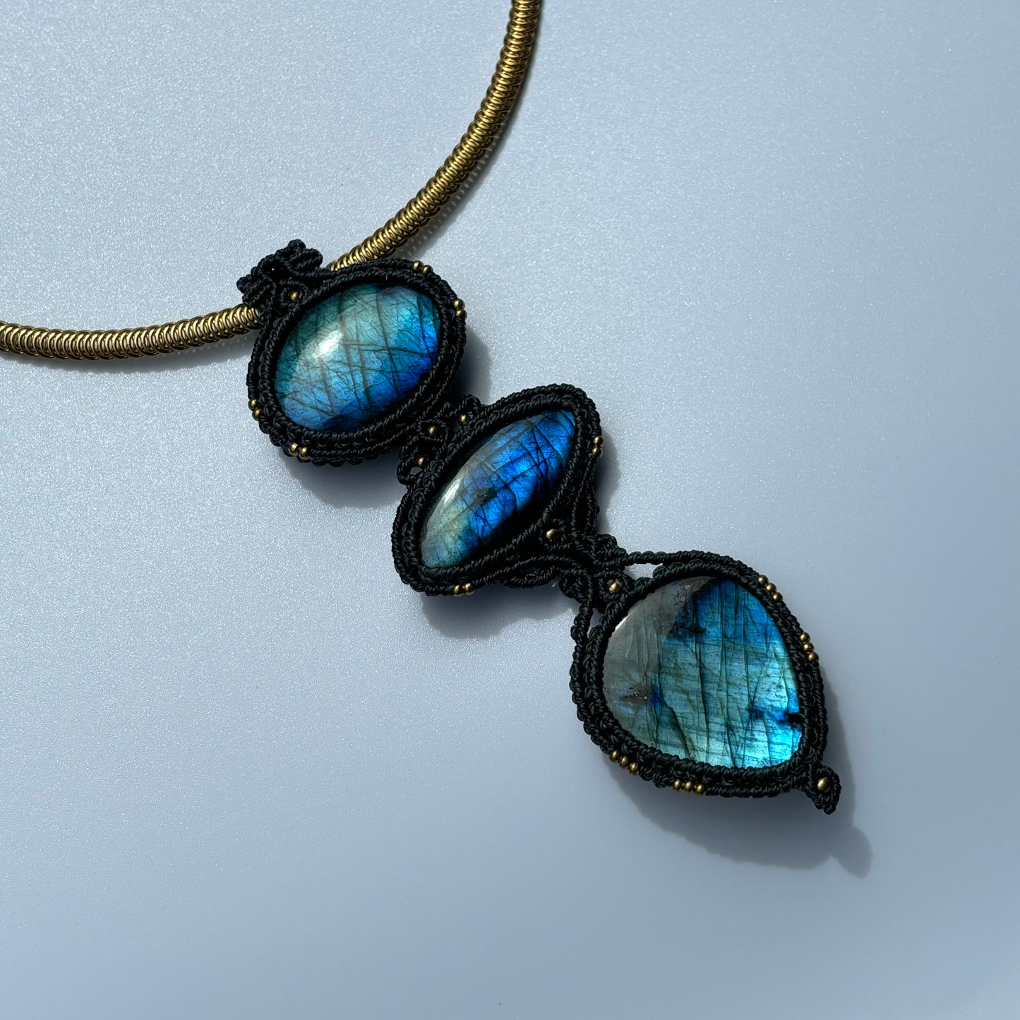 M24120 - Macrame labradorite chocker