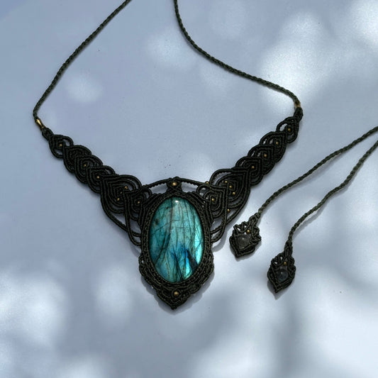 M24118 - Macrame labradorite necklace