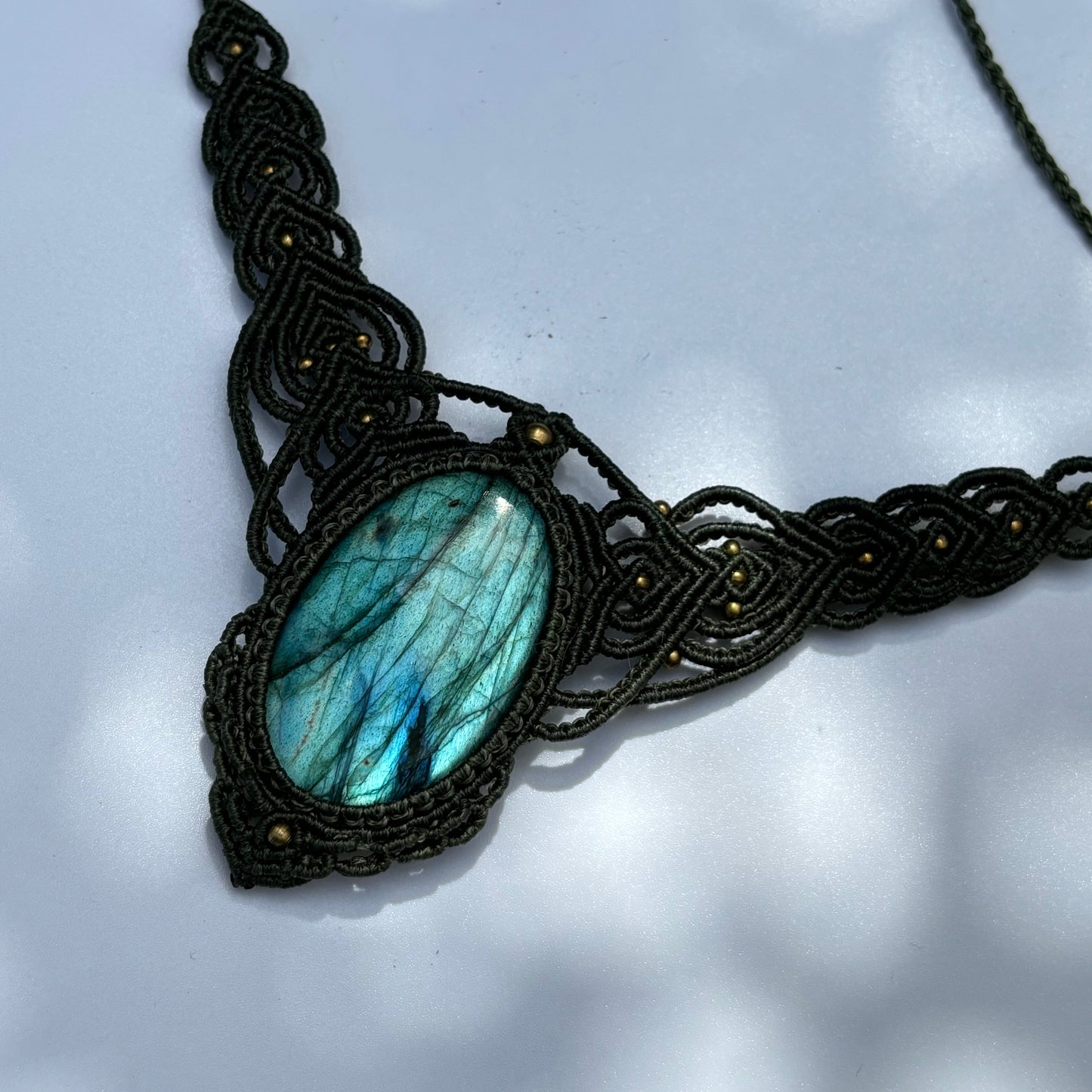 M24118 - Macrame labradorite necklace