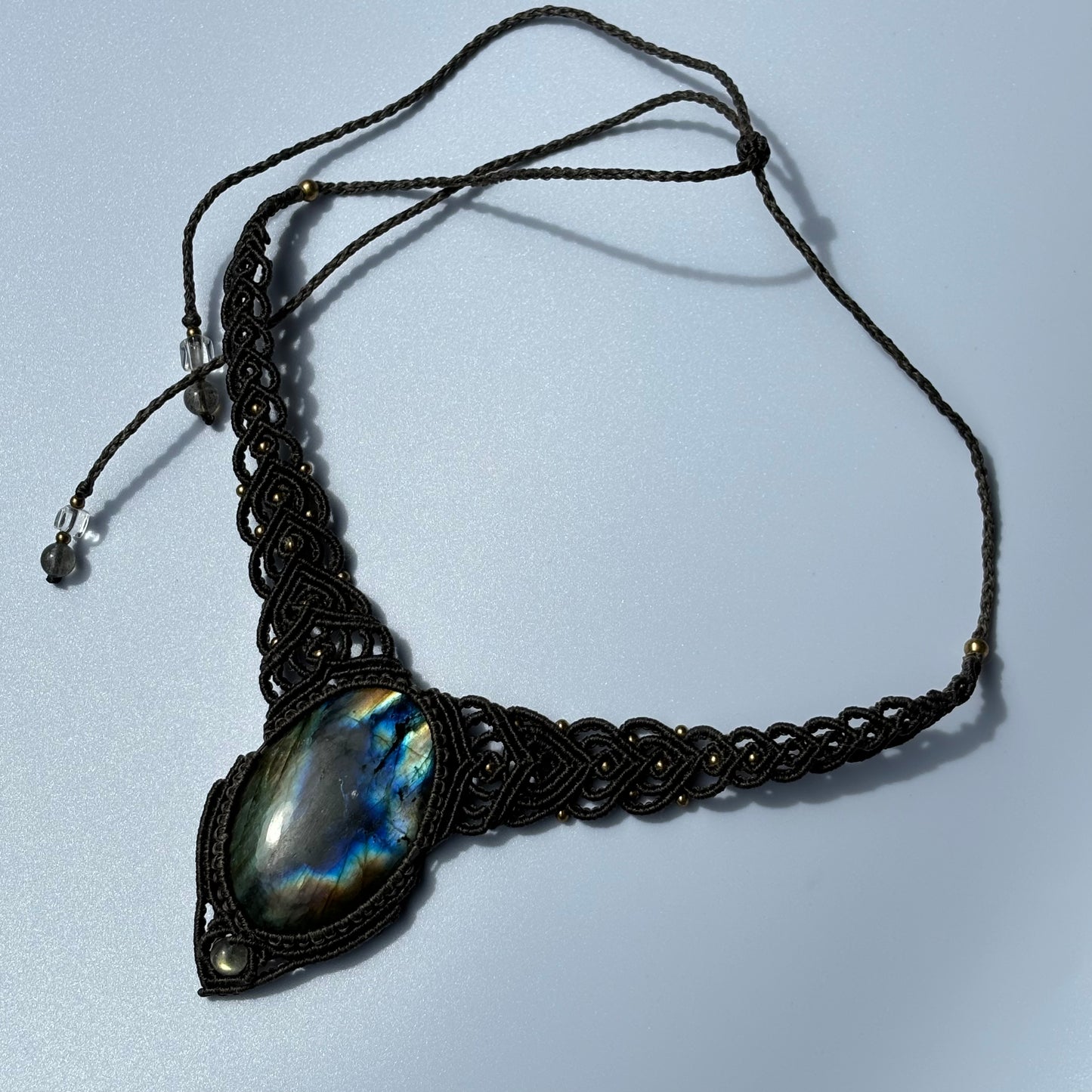 M24119 - Macrame labradorite necklace