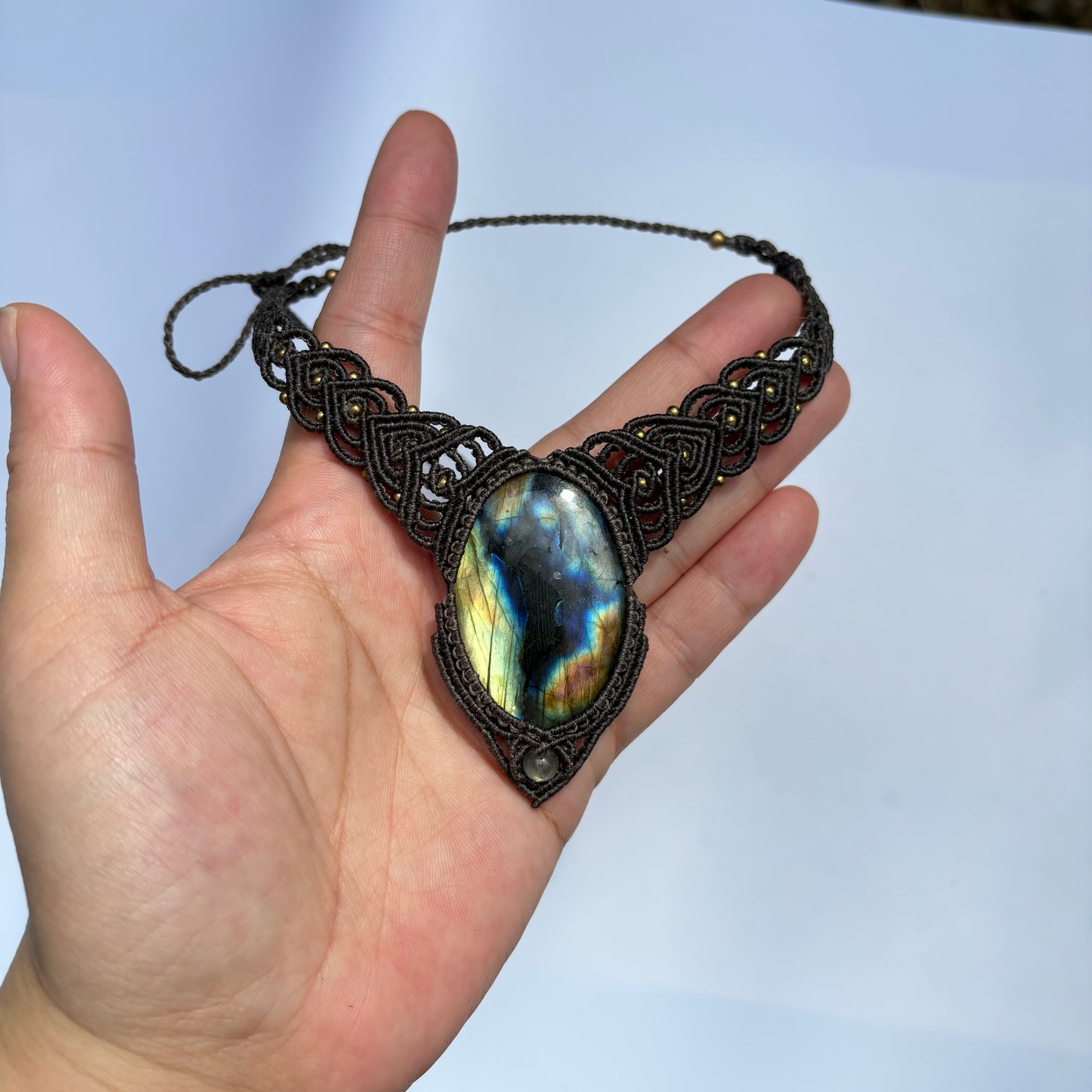 M24119 - Macrame labradorite necklace