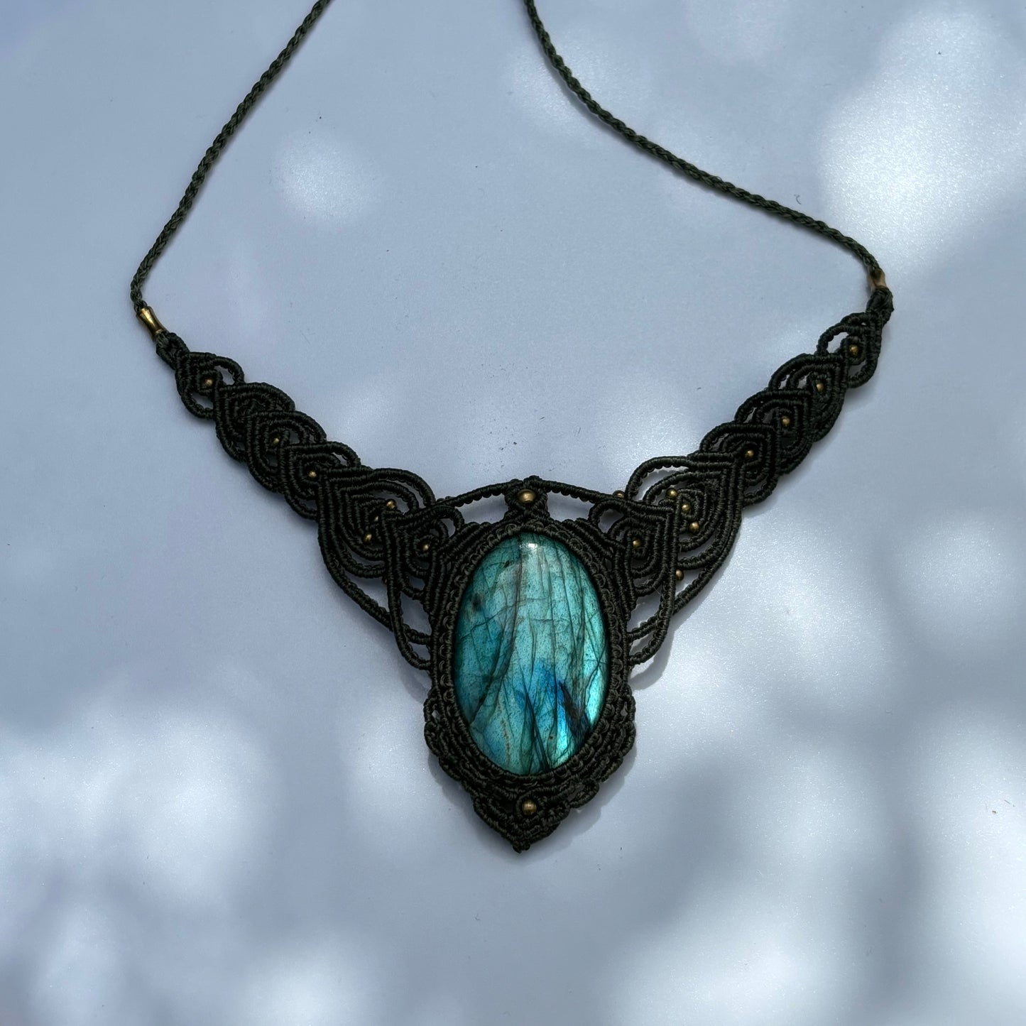 M24118 - Macrame labradorite necklace