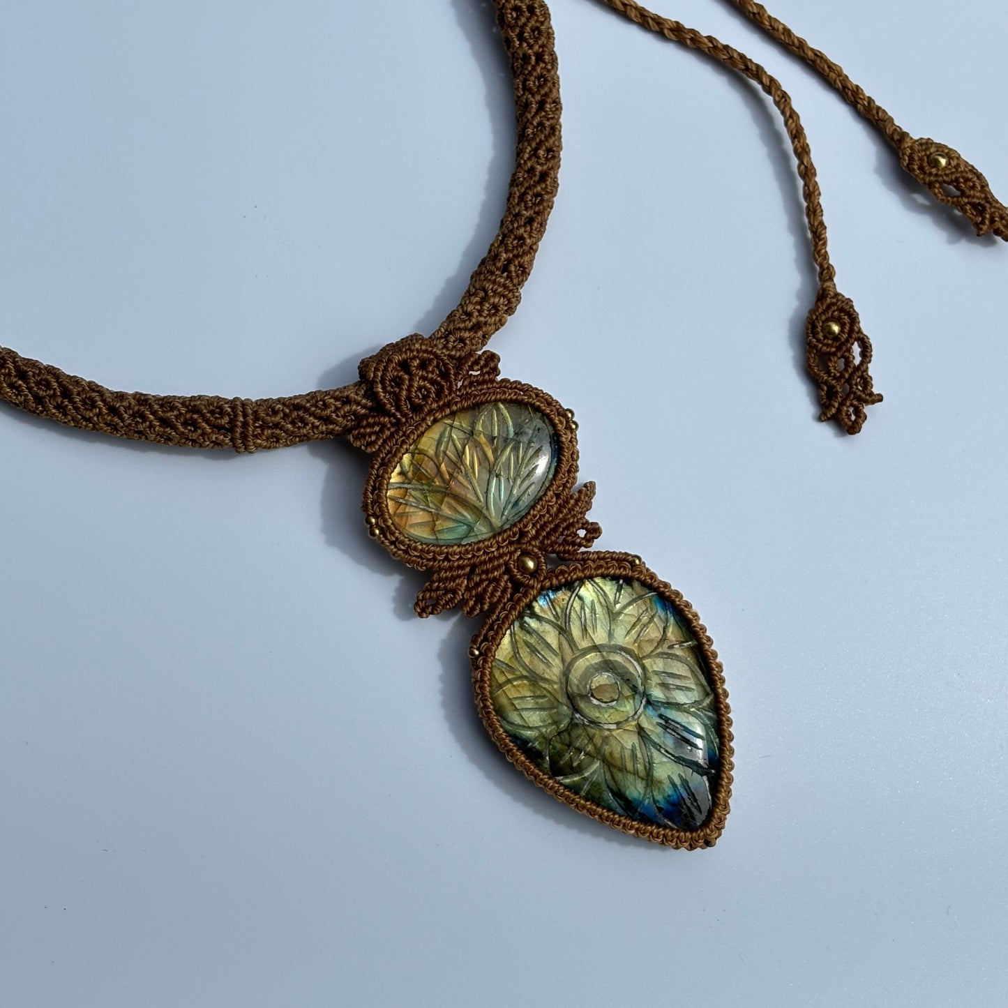 M24117 - Macrame labradorite necklace