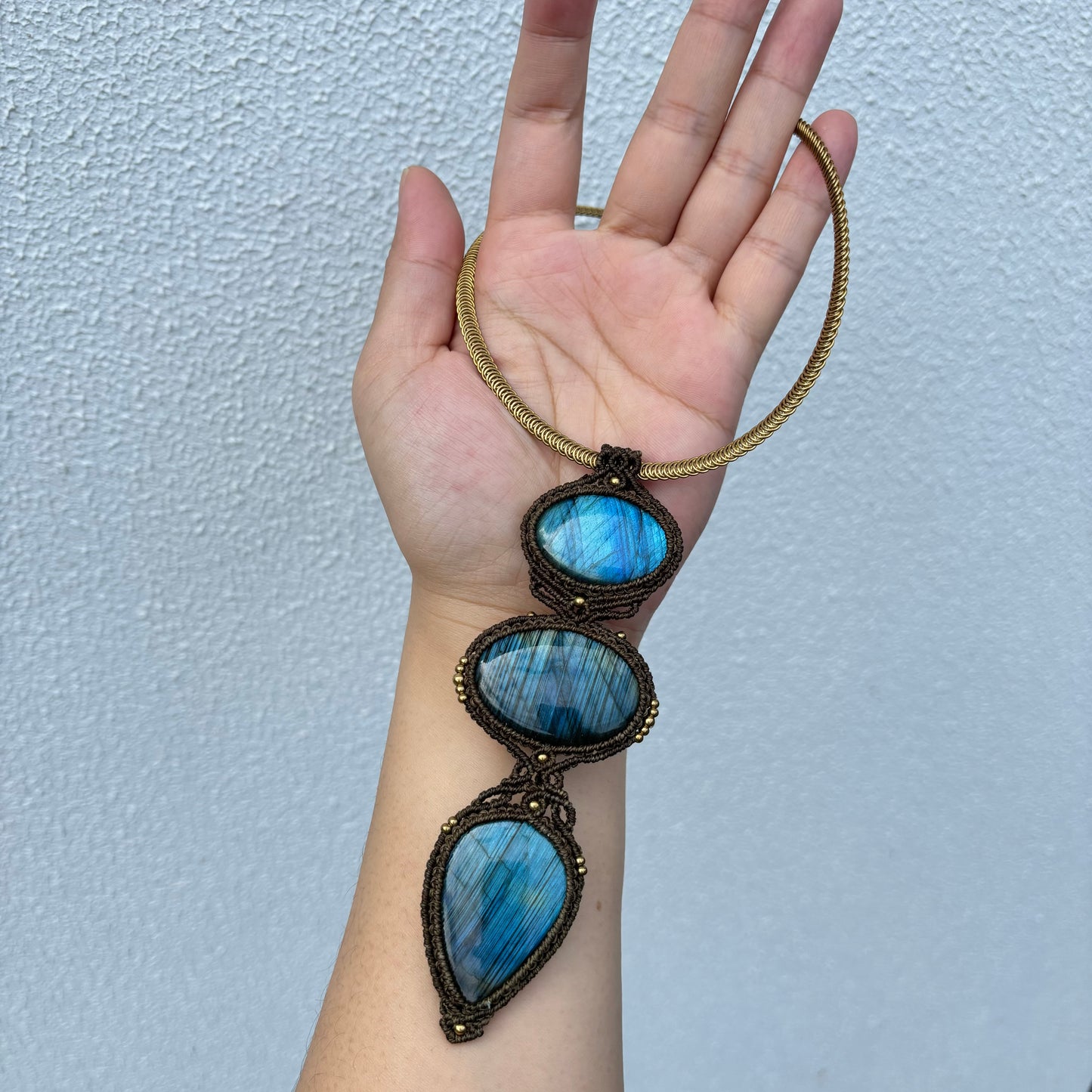 M24121 - Macrame labradorite chocker