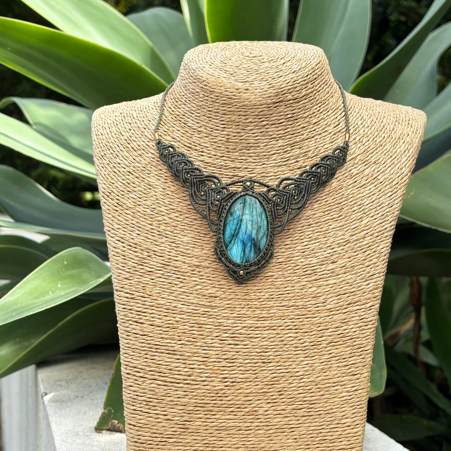 M24118 - Macrame labradorite necklace