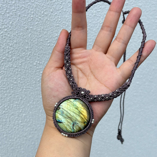 M24116 - Macrame labradorite necklace