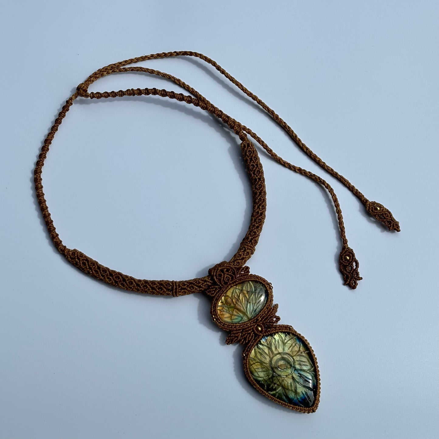 M24117 - Macrame labradorite necklace