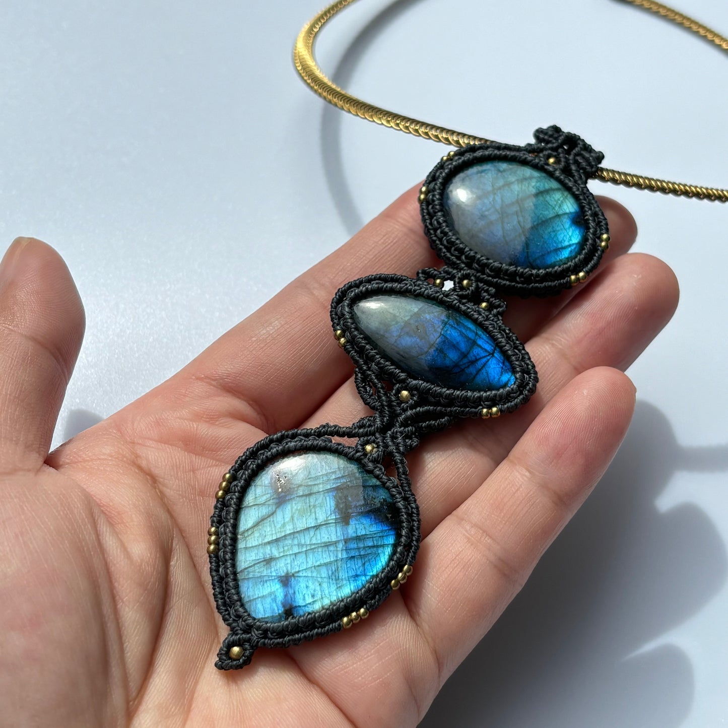 M24120 - Macrame labradorite chocker