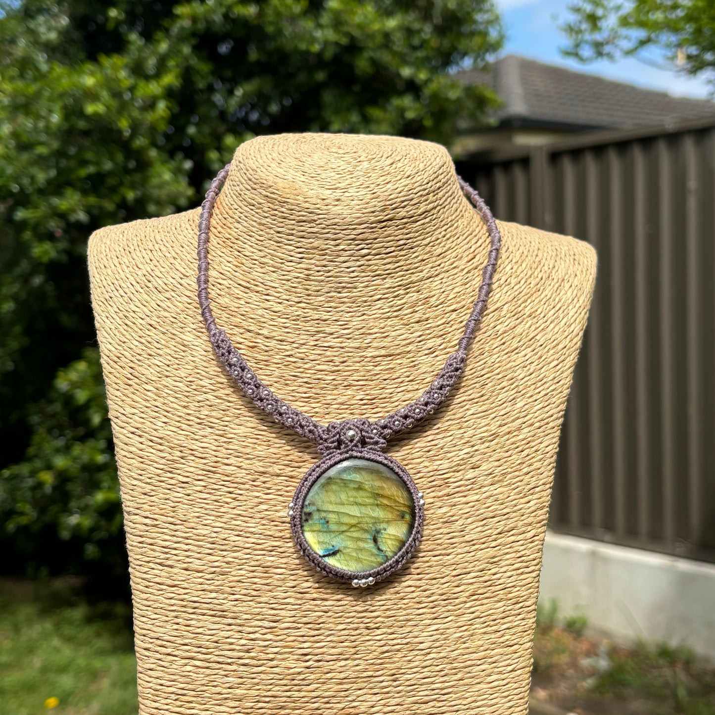 M24116 - Macrame labradorite necklace